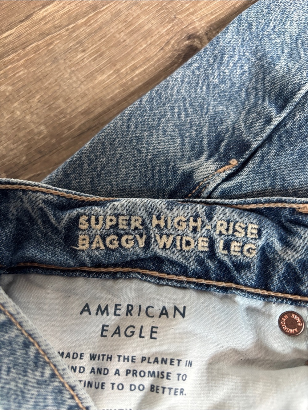 American Eagle Super High-Rise Baggy Wide Leg Jeans Medium Blue Denim Size 14 - Picture 6 of 11